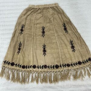 VINTAGE Beverly Rose Beige Skirt with embroidered Floral Details